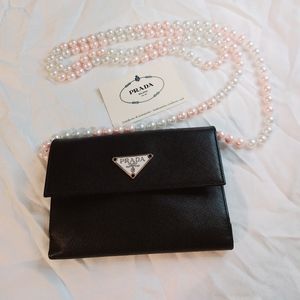 Prada leather WoC bag 🖤🤍🖤🤍